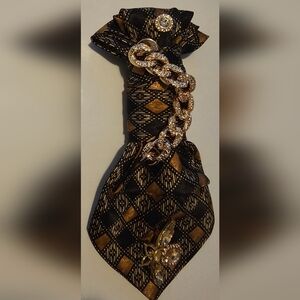 Black and Gold Diamond-Pattern Necktie with Gold Chain Accent